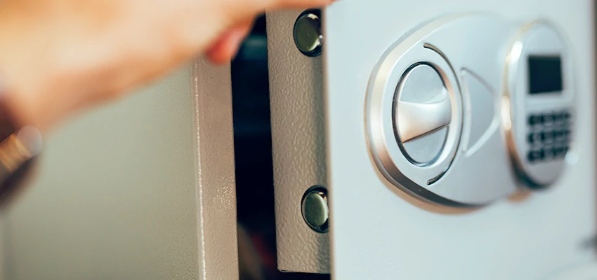 Fingerprint Safe Openers in University of California Davis, CA